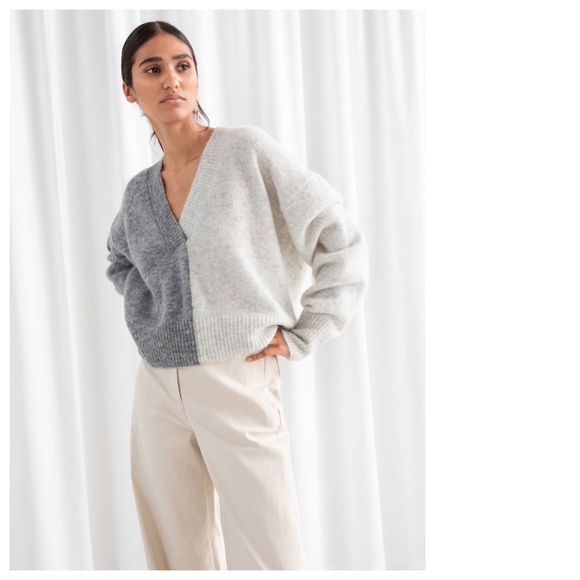 & Other Stories Sweaters - & Other Stories | Colorblock Alpaca Blend V-Neck Sweater | Gray/Cream | XS